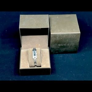 Gucci authentic 3900L timepiece Diamond Watch silver